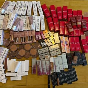 Seller 125 pieces lot premium lot Lancôme Huda one size milk Sephora ulta $3750